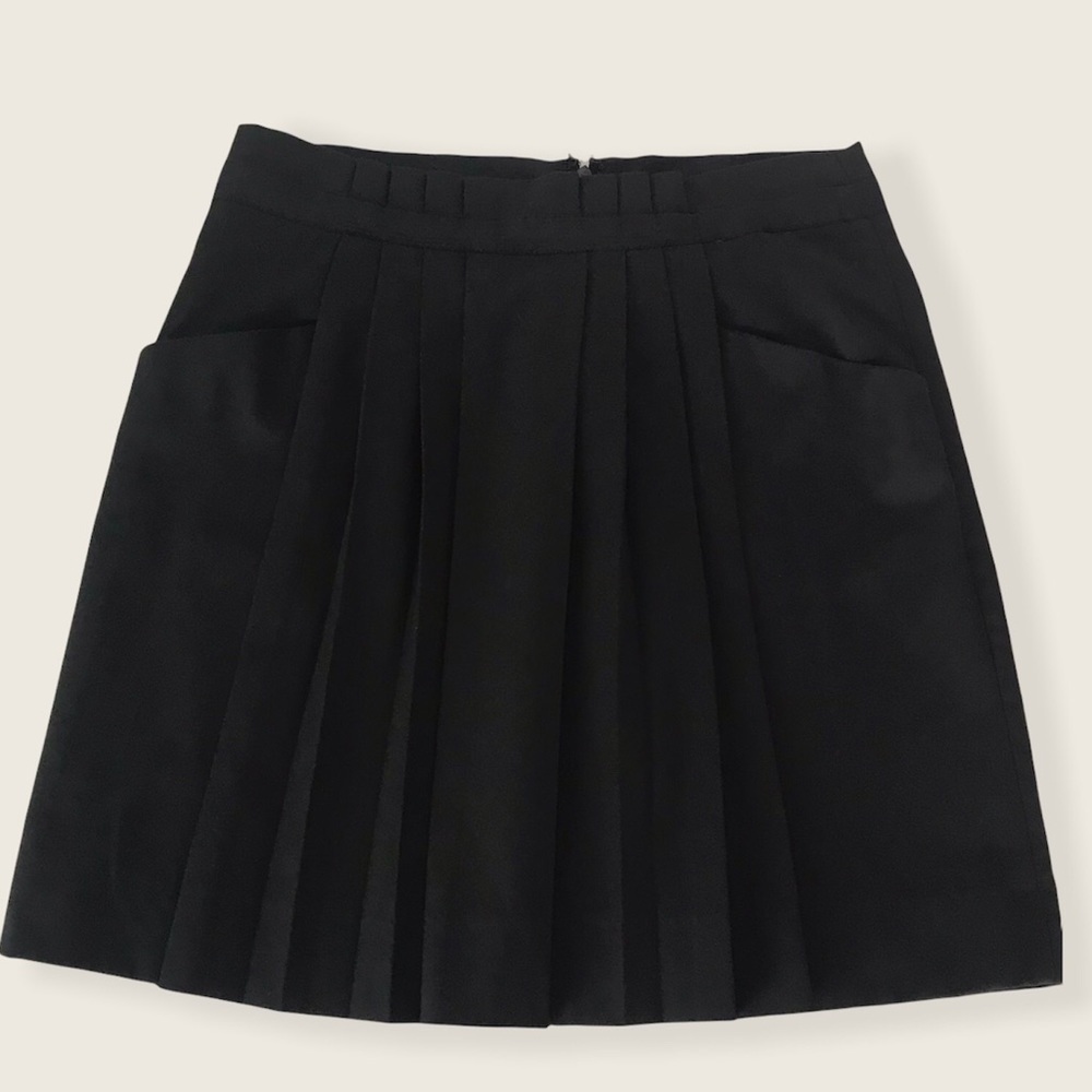 GAP Stretch Front Pleaded Mini Skirt. Size 2